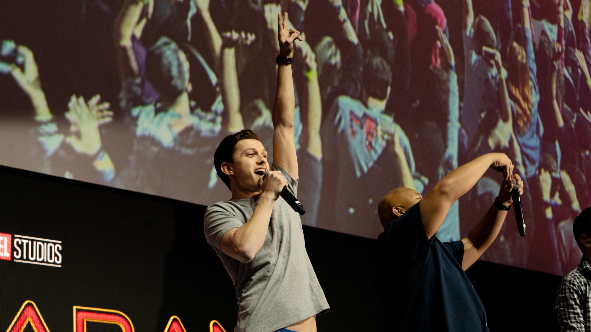 Faker重返赛场,锐不可当首场状态出色,中国队观众沸腾!赢得满堂喝彩 Faker重返赛场,锐不可当首场状态出色,中国队观众沸腾!赢得满堂喝彩