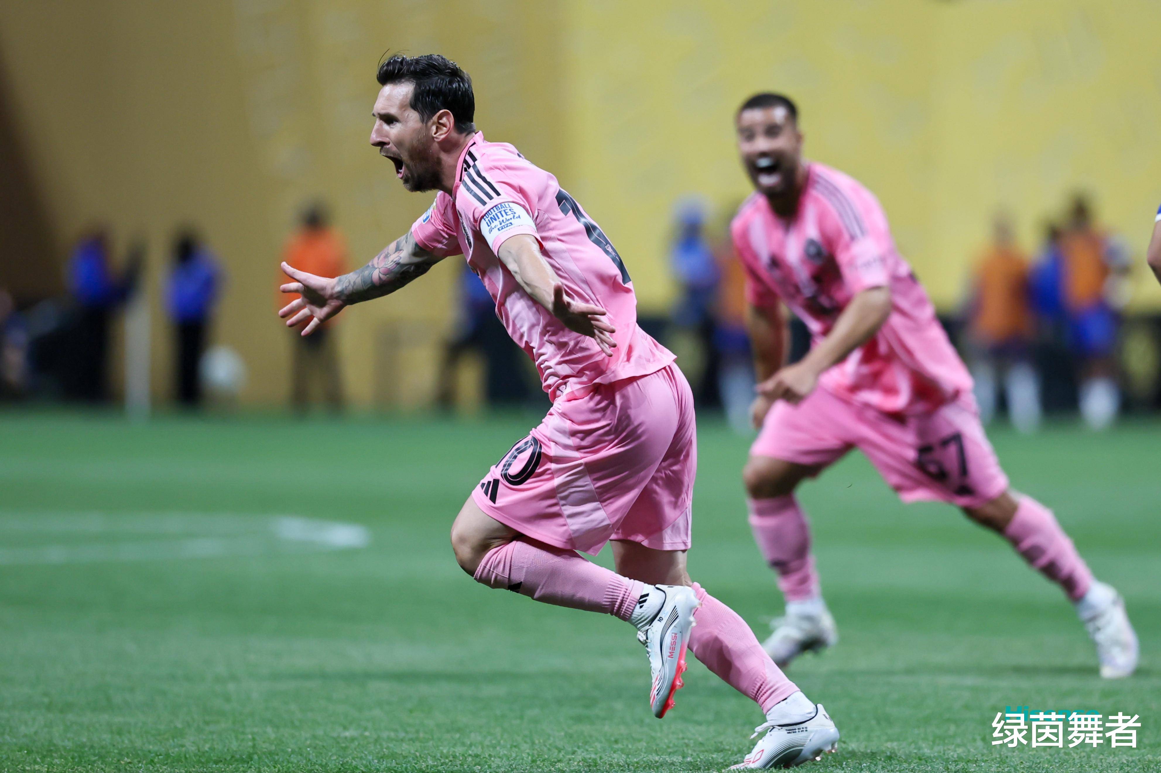 开云APP-梅西在热火比赛中晋级下一阶段，比赛局势复杂引发热议！观众掌声雷动的简单介绍