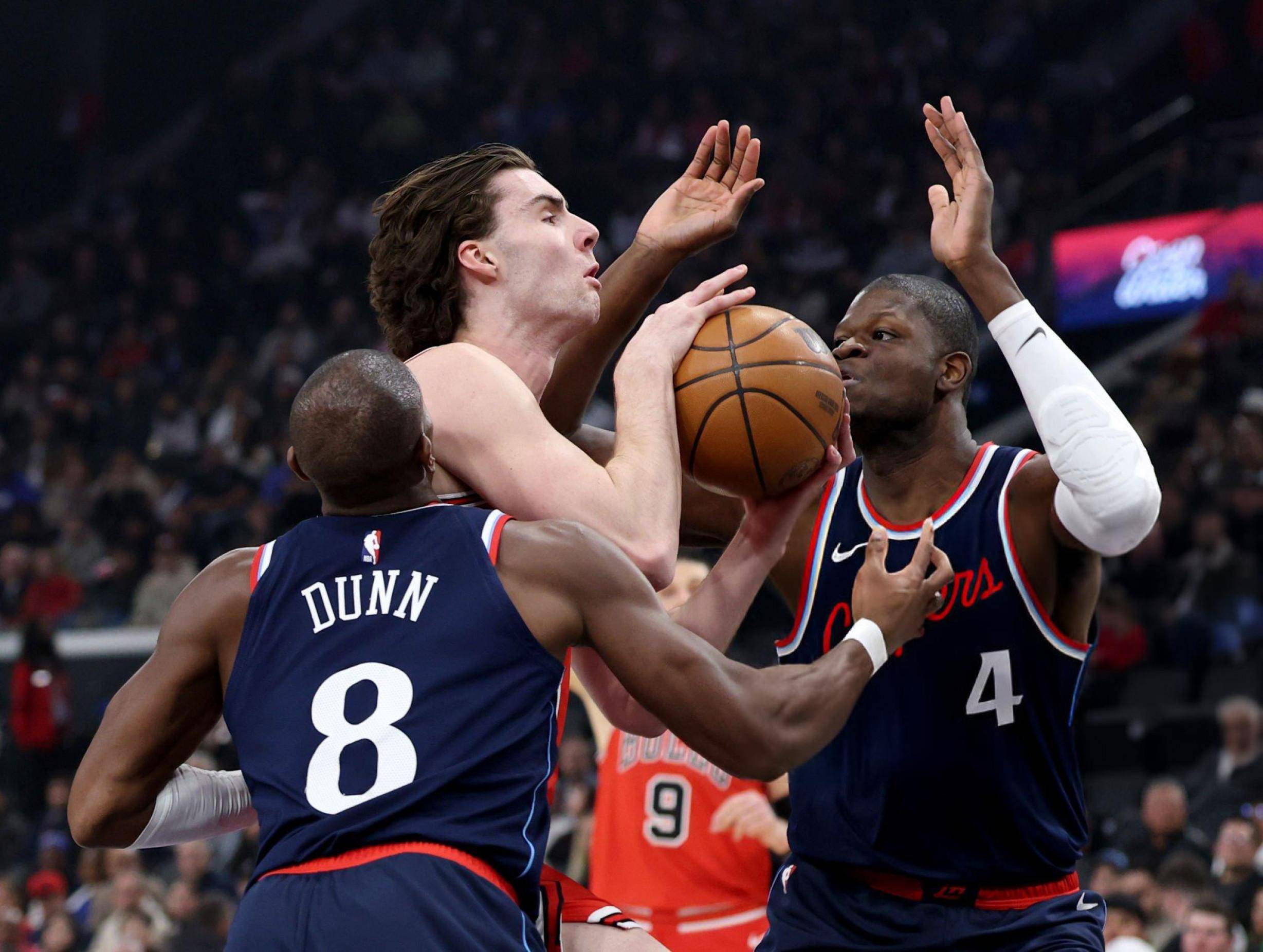 kaiyun-洛杉矶快船发布备战花絮,国际比赛日伤情更新,NBA季后赛任务艰巨,团队化学反应显著的简单介绍