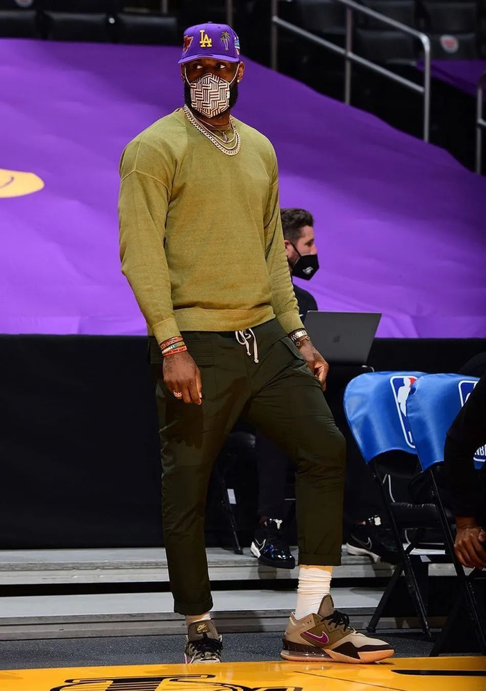 包含荷甲倒计时；犹他爵士冲刺阶段复出首秀；细节引发关注；更衣室稳定；心理建设被强调的词条